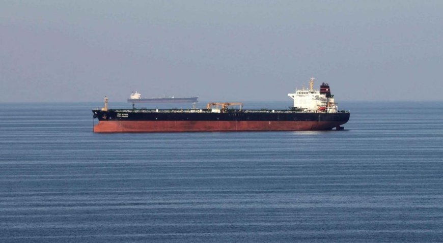 Basra Körfezi'nde alarm! Saldırıya uğrayan rafineriden sızdı, 'askeri yasak bölge' yüzünden müdahale edilemiyor!