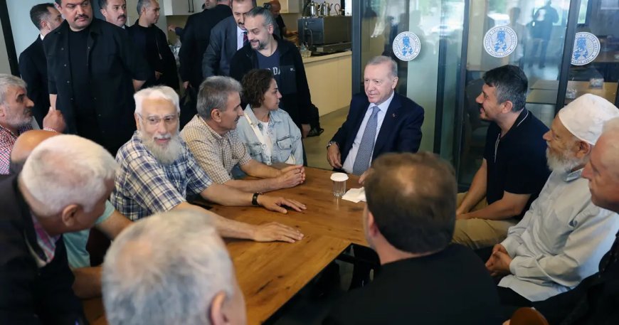 Cumhurbaşkanı Erdoğan Beyoğlu'nda vatandaşlarla buluştu
