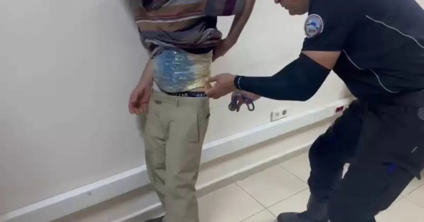 Uyuşturucuyu bantla beline ve bacaklarına saran zehir taciri hayrete düşürdü