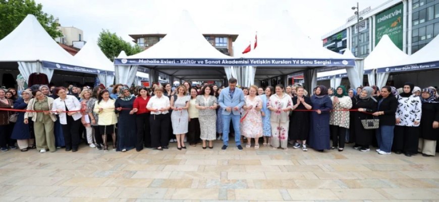EL EMEĞİ GÖZ NURU ÜRÜNLER CUMHURİYET MEYDANI’NDA SERGİLENDİ