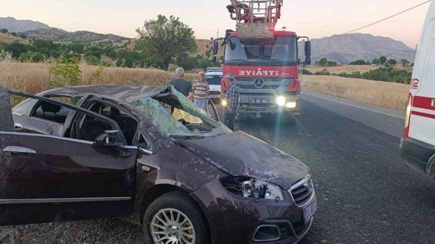 Diyarbakır'da takla atan otomobildeki anne ve oğlu öldü, 4 kişi yaralandı