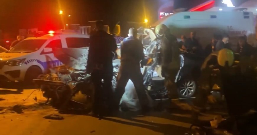 Otomobil duran kamyona çarptı. Feci kazada 4 kişi öldü