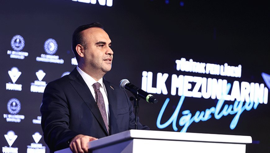 Bakan Kacır öğrencilere diplomalarını verdi: Sizler bizim umudumuzsunuz