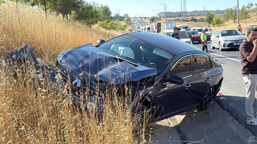 Çorlu'da iki otomobilin karıştığı kazada; 2 yaralı