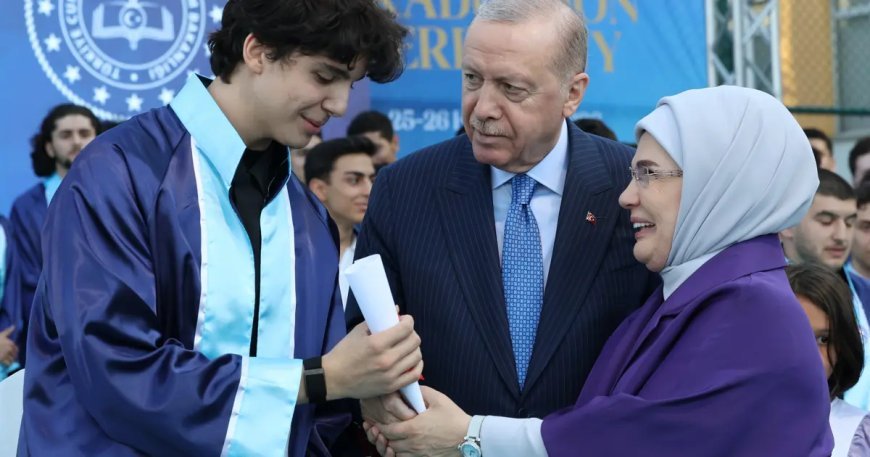 Cumhurbaşkanı Erdoğan, torununun diplomasını verdi