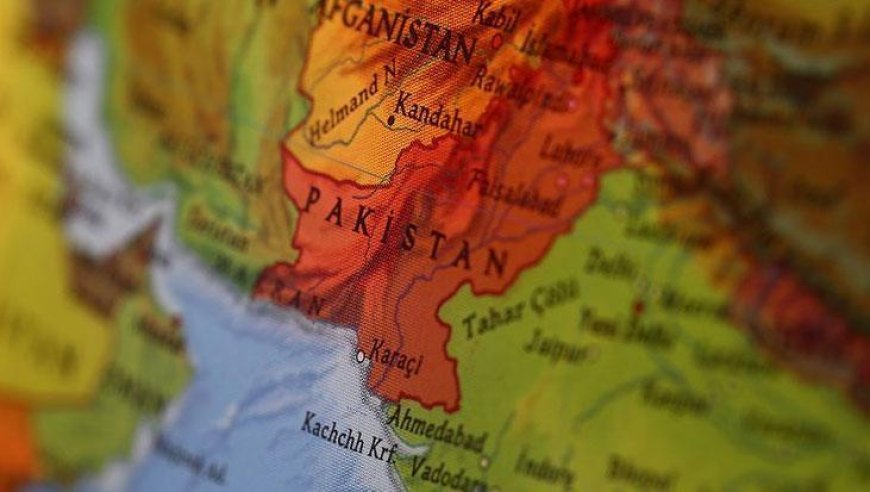 Pakistan'da güvenlik güçlerine ait karargaha saldırı