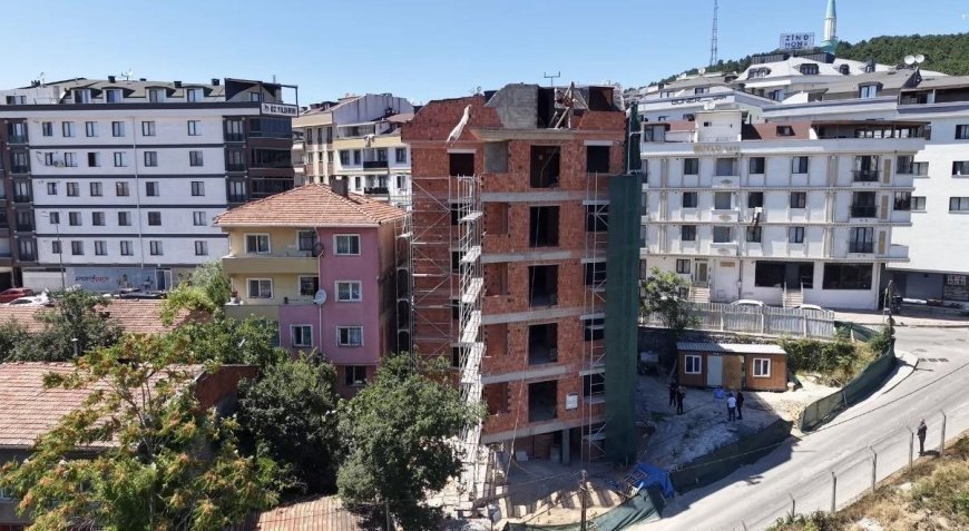 Çekmeköy'deki 'eğri bina' iddiasında gerçek ortaya çıktı! Belediye Başkanı yerinde inceledi