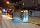 Park halindeki araca çarpıp devrilen otomobilin sürücüsü kaza yerinden kaçtı