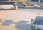 Korkunç kaza: Midibüsün çarptığı servis şoförü öldü