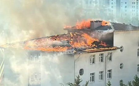 Beylikdüzü’nde ortaokul çatısında korkutan yangın! Alevler tüm çatıyı sardı