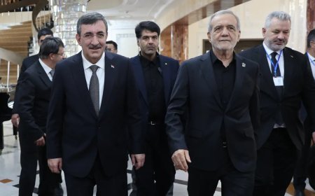 Cumhurbaşkanı Yardımcısı Yılmaz Hamaney'in cenaze törenine katıldı
