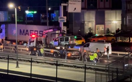 Küçükçekmece'de makas atan sürücü 2 otomobile çarptı; 2 yaralı