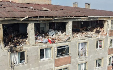 Apartman dairesinde 2 kişinin öldüğü patlamanın neden olduğu hasar sabah ortaya çıktı