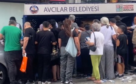Çöpe atılan cep telefonu kılıfları için sıraya girdiler