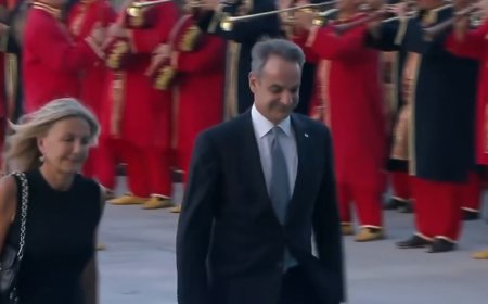 Mehter takımı Miçotakis geçerken Ceddin Deden Neslin Baban'ı çaldı