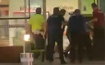 İzmir'de havalimanında dehşet anları! İki bıçakla 4 polisi yaraladı