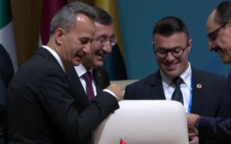 Yakından incelediler. Cumhurbaşkanı Erdoğan'ın kalemi ilgi odağı oldu