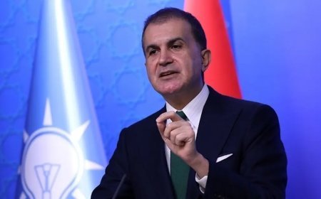 AK Parti Sözcüsü Çelik, ayet yazılı pankartın kapatılmasına tepki gösterdi