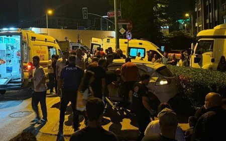 Ümraniye’de hafriyat kamyonu ile otomobil çarpıştı: 1'i ağır 4 yaralı