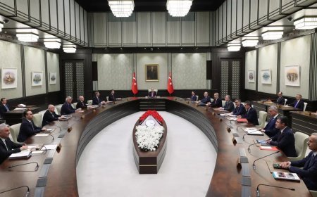Kabine Ankara'daki tarihi NATO zirvesinin ardından toplanıyor