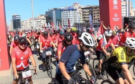 İstanbul'da 15 Temmuz şehitleri için bisiklet turu düzenlendi