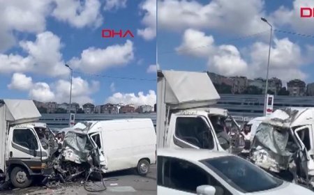Son dakika... Bağcılar'da seyir halindeki kamyon ile minibüs çarpıştı