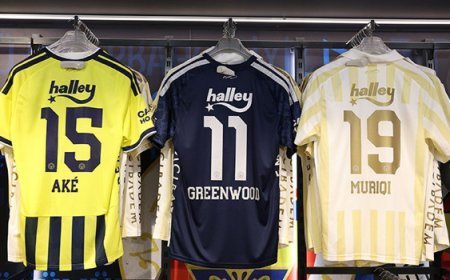 Fenerbahçe'de yeni transferlerin formaları satışa çıktı!