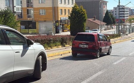 Hatalı manevra pahalıya patladı! Kazaya neden olan sürücü arkasına bile bakmadan kaçtı