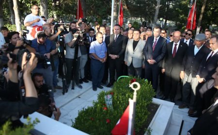 15 Temmuz kahramanı şehit Ömer Halisdemir'in kabrinde tören düzenlendi