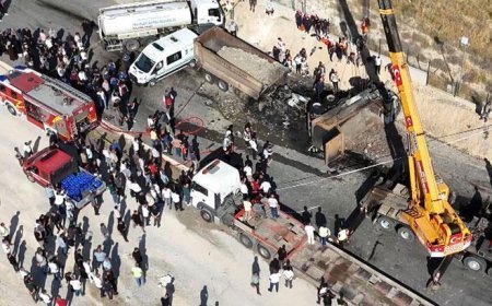Ankara'da 2 hafriyat kamyonu kafa kafaya çarpıştı! Feci kaza havadan görüntülendi