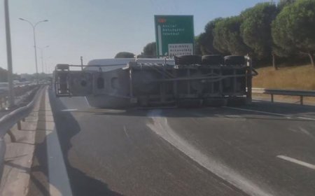 Son dakika... Büyükçekmece'de beton tankeri devrildi! Yol trafiğe kapatıldı