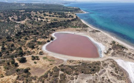 Aylar sonra yeniden pembe oldu! Türkiye'nin kalp şeklindeki gölü görenleri büyülüyor