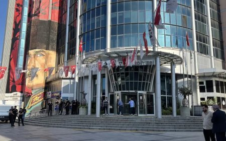 İzmit Belediyesi'ne operasyon. Belediye Başkanı Fatma Kaplan Hürriyet ve eşi dahil çok sayıda gözaltı var