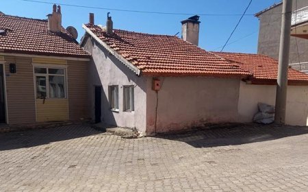 Gürültü iddiasıyla başlayan kavga faciaya dönüştü! Komşunun bıçakladığı anne öldü, kızı ağır yaralı