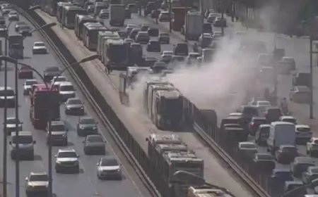 Metrobüste yangın paniği. Bir anda dumanlar yükseldi