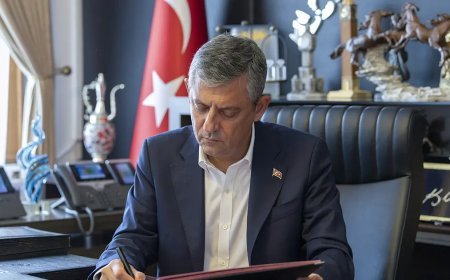 Özgür Özel ve 90 milletvekili CHP'den istifa etti. Yeni Parti resmen kuruluyor