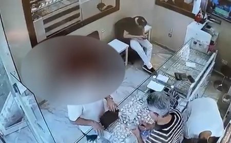Çalıştığı döviz bürosundan 300 tam altın çaldı