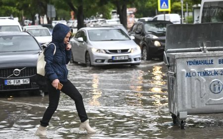 Yaz ortasında kış yaşanıyor | İstanbul ve Ankara'da yollar göle döndü, araçlar sürüklenip alt geçitte mahsur kaldı