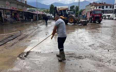 Kastamonu'yu sel vurdu! 150'den fazla bina su altında kaldı