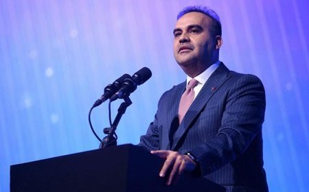 Bakan Kacır uluslararası bilim olimpiyatlarında madalya kazanan öğrencileri tebrik etti