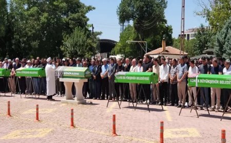 Antalya'daki katliam gibi kazada yaşamını yitiren beş kişiye gözyaşlarıyla veda