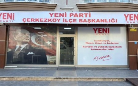 CHP'NİN ESKİ BİNASINDA YENİ DÖNEM: YENİ PARTİ TABELAYI ASTI