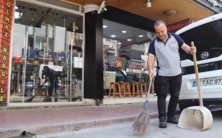 İzmir'de çöp süpürürken söylediği şarkılar hayatını değiştirdi! Milyonlar onu dinledi