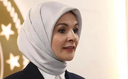 Bakan Göktaş'tan Grammy Ödülleri'nde oy kullanacak Büşra Kayıkçı'yı tebrik