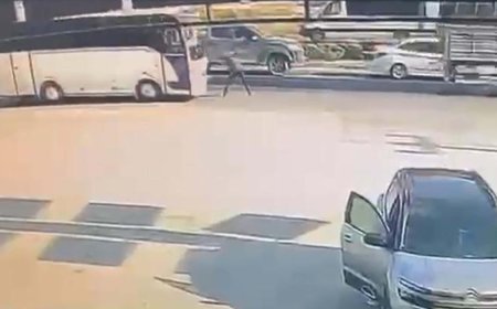 Korkunç kaza: Midibüsün çarptığı servis şoförü öldü