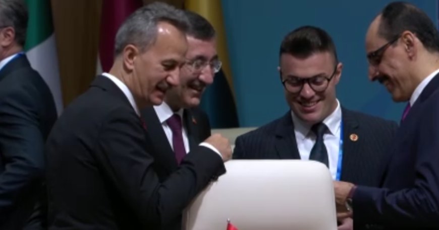 Yakından incelediler. Cumhurbaşkanı Erdoğan'ın kalemi ilgi odağı oldu