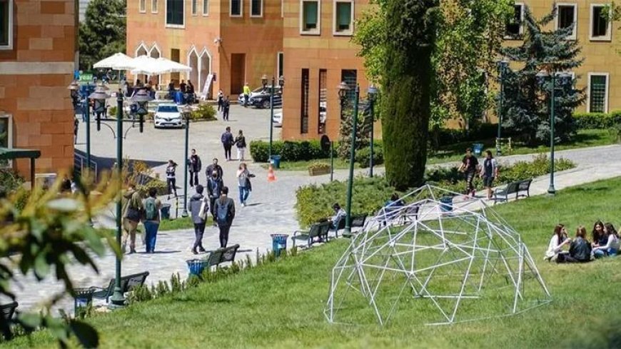 Yeditepe Üniversitesi'nden 'ayet yazılı pankart'ın kapatılmasına ilişkin açıklama