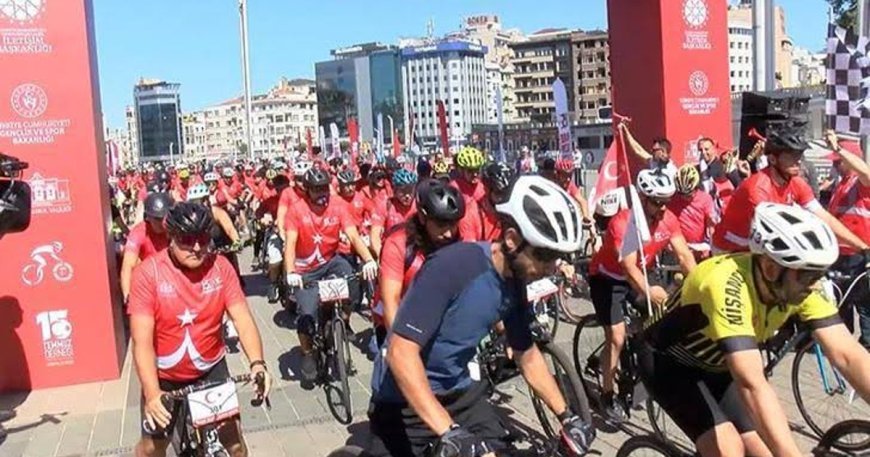 İstanbul'da 15 Temmuz şehitleri için bisiklet turu düzenlendi