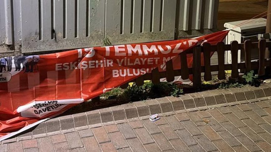 Eskişehir'de 15 Temmuz afişlerinin indirildiği iddia edildi