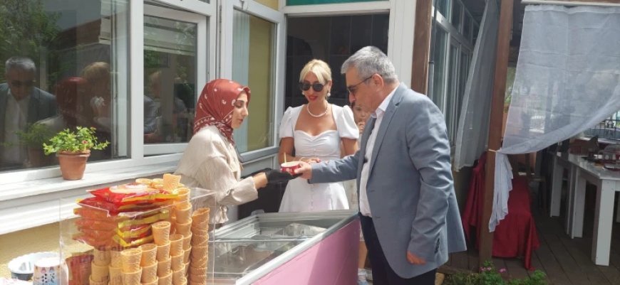 KAGEDER'DE DÜZENLENEN DONDURMA ŞENLİĞİNDE KADIN GİRİŞİMCİNİN ORGANİK DONDURMALARI BÜYÜK BEĞENİ TOPLADI